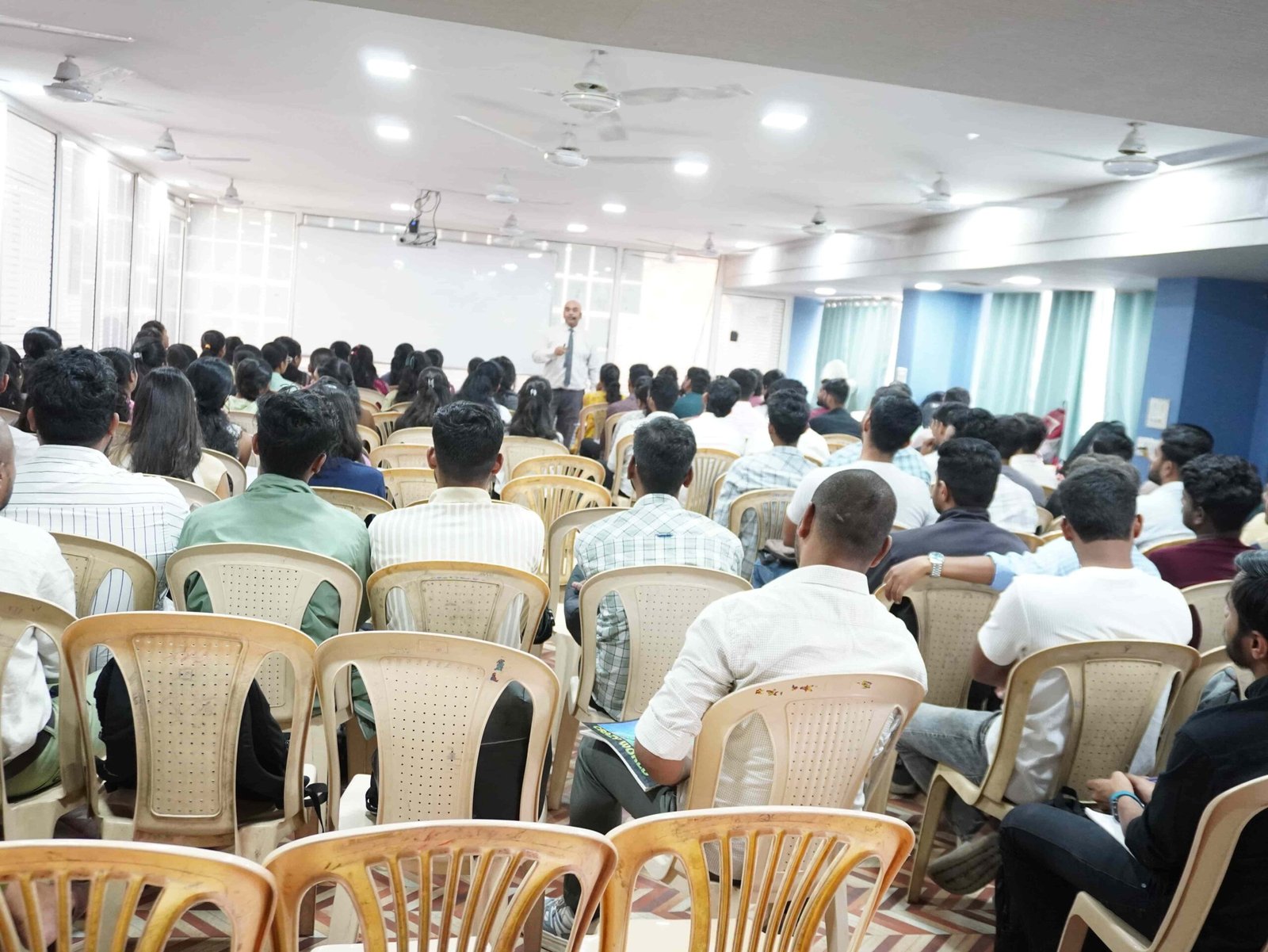 IT courses in Karve Nagar Pune — full student batch attending training session at Cyber Success