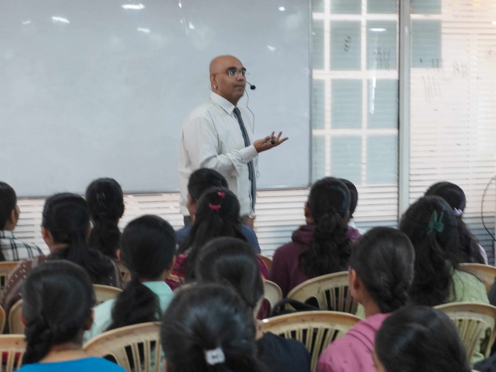 IT training institute in Karve Nagar Pune — expert trainer teaching students at Cyber Success